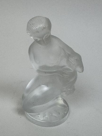 LALIQUE, Frankreich.
Frau mit Ziege.
Figur aus For