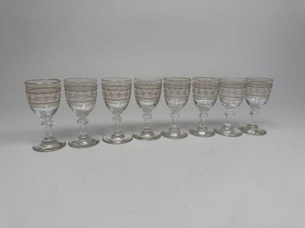 Set aus 8 kleinen Kristall-Likörgläsern auf Stiel 