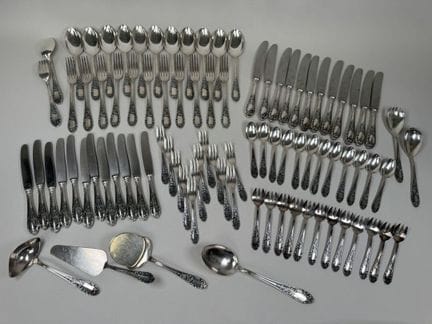 Besteckset aus versilbertem Metall, Modell mit Bla