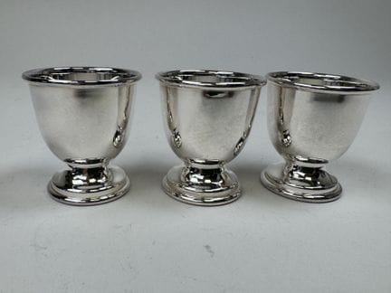 OVAL.
Set mit 3 Eierbechern aus 925/1000er Silber.
