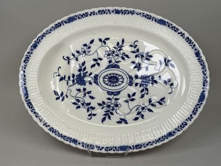 MINTON, Ende des 19. Jahrhunderts.
Große, ovale Fl