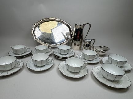 Set bestehend aus:
- 3 Teilen eines Kaffeeservices