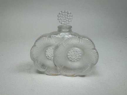 LALIQUE France.
Parfümflakon Modell „Dahlia“ aus g