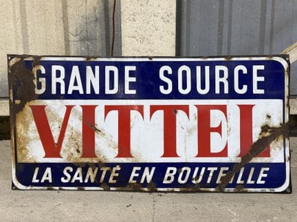 VITTEL.
Plaque publicitaire rectangulaire en tôle 