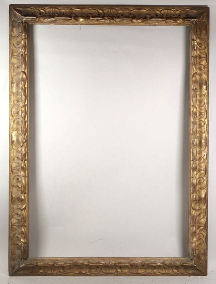 Important cadre rectangulaire en bois sculpté et d