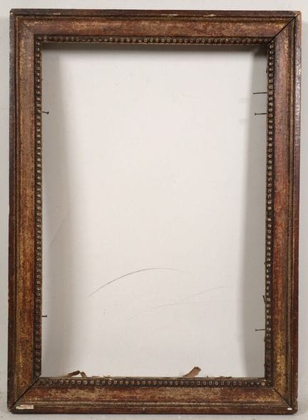 Petit cadre rectangulaire en bois sculpté et doré 
