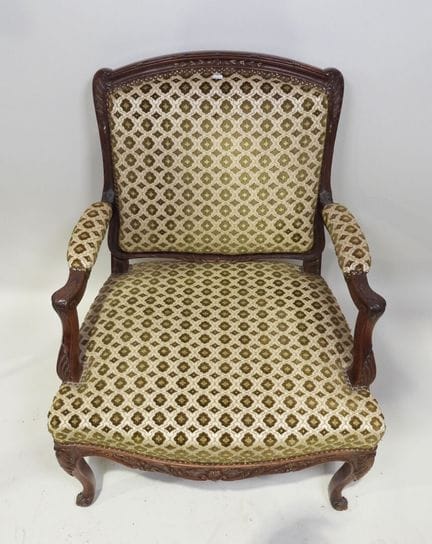 Sillón de estilo «à la reine» de madera moldeada, 