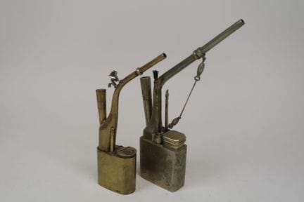 CINA, XX secolo. 
Set composto da due pipe ad acqu