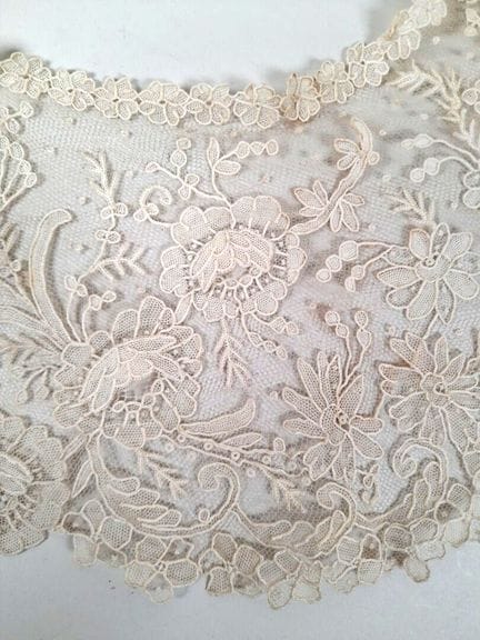 Gauze-stitch lace doily, Brussels style, decorated