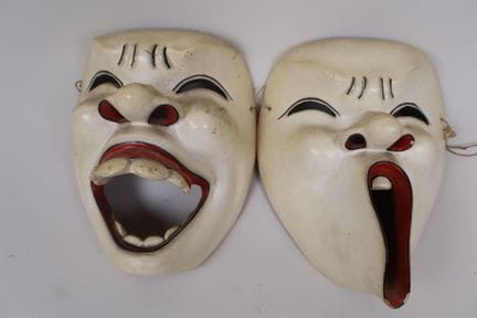 GIAPPONE, XX secolo. 
Due maschere teatrali in leg