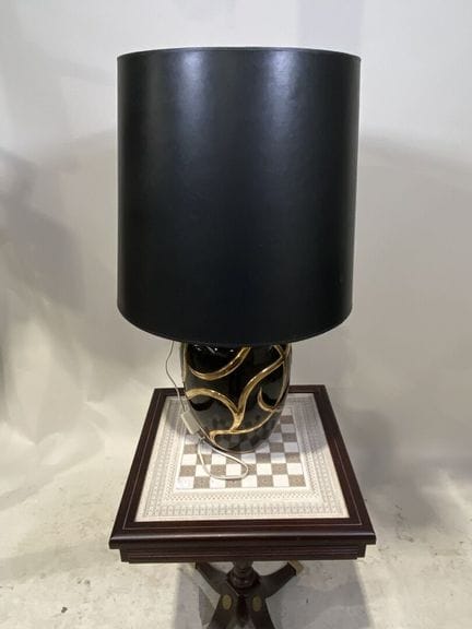 LE DAUPHIN.
Lampe en céramique émaillée noire à dé