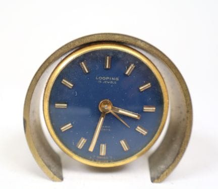 LOOPING.
Orologio da tavolo rotondo in metallo dor