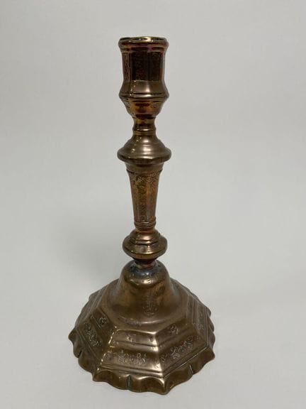 Portacandela in bronzo patinato, con base ottagona