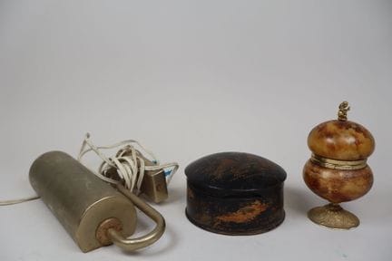 Set bestehend aus:
- Schale aus Alabaster und verg