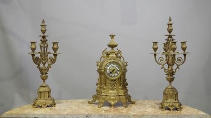 Garniture de cheminée trois pièces en laiton peint