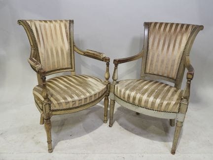 Dos sillones que pueden formar un conjunto, de mad