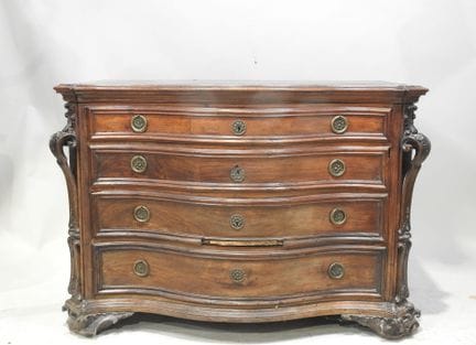 Cómoda de madera moldeada, tallada y chapada, con 