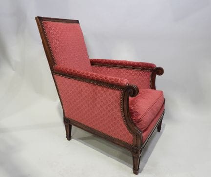 Poltrona in legno modanato e intagliato, con schie
