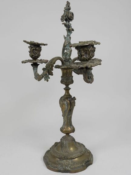 Chiseled and gilded bronze candlestick with three 