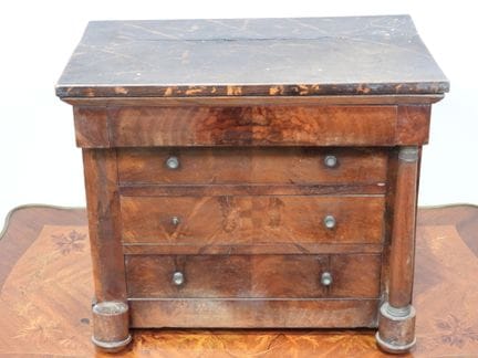Comò da salotto in legno e impiallacciatura di mog