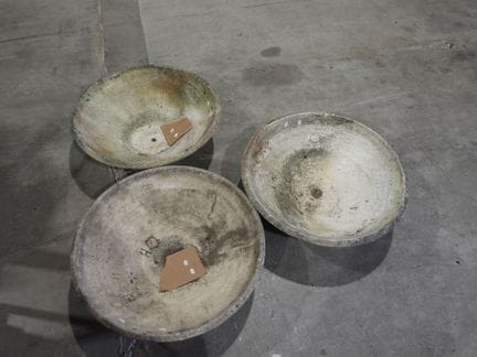 GRANDON FRERES.
Three circular cement basins.
Diam
