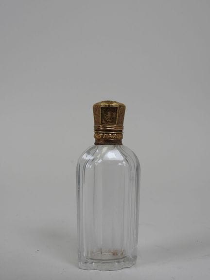 Glass salt shaker with an 18K yellow gold stopper 