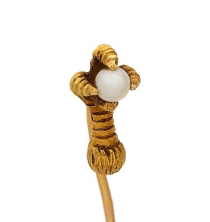 18K yellow gold (750‰) scarf pin, with a pinched e