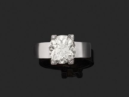Anillo de gran tamaño de oro blanco de 18 quilates