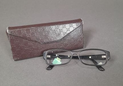 GUCCI.
Par de gafas graduadas con montura de plást