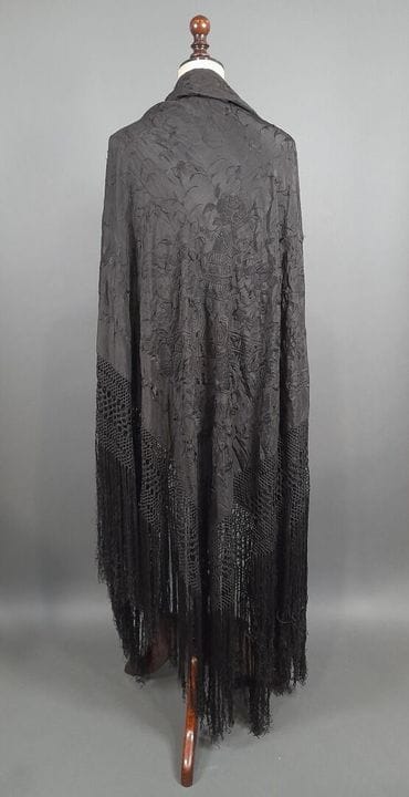 A so-called Manila shawl made of black silk, featu