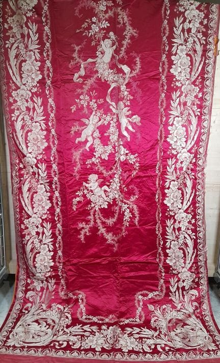 Paire de rideaux en satin de soie damassé à décor 