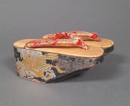 Paire de Geta Okobo à grelots et hautes semelles d