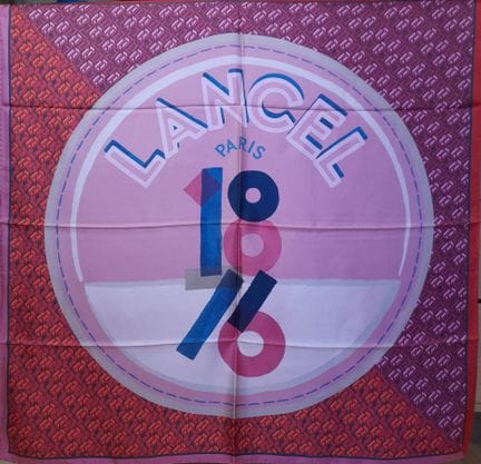 LANCEL, PARÍS.
Pañuelo cuadrado de sarga de seda c