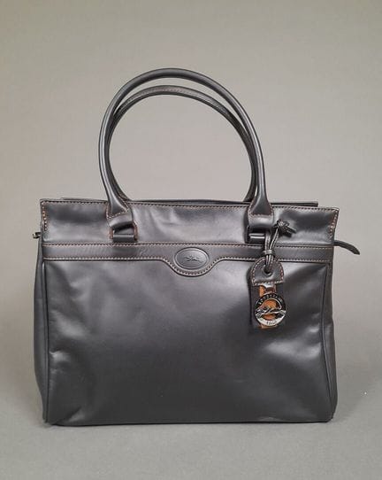 LONGCHAMP, PARÍS.
Bolso de mano con dos asas de pi