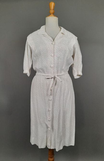 YVES SAINT LAURENT, PARIS, COWEAR.
Robe à manches 
