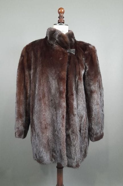 Manteau mi-long à col montant en fourrure de vison