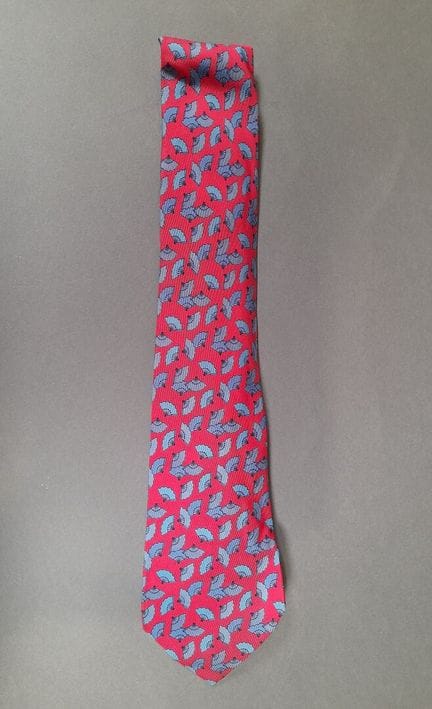 HERMES, PARÍS.
Corbata de sarga de seda con un est