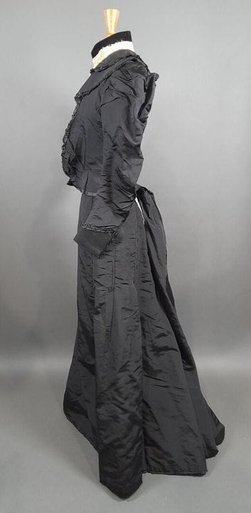 VVE CHENEAU ROBES ET MANTEAUX, 7 Rue JJ Rousseau, 