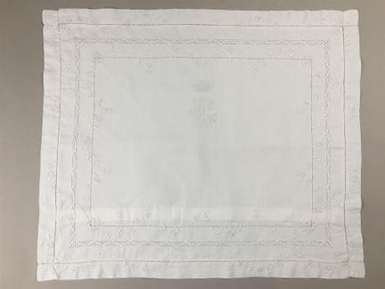 Taie d'oreiller d'enfant en coton blanc ornée de j