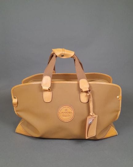 LANCEL, PARÍS.
Bolso de viaje flexible con dos asa