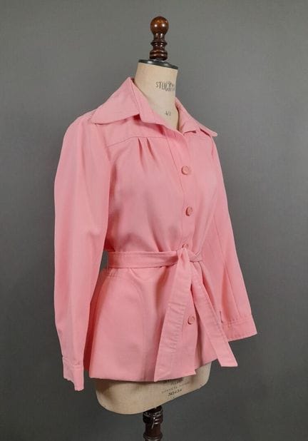 GUY LAROCHE BOUTIQUE, PARIS.
Veste en sergé rose, 