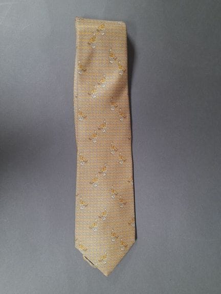 LANCEL, PARÍS.
Corbata de sarga de seda con un dis