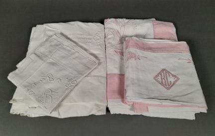 Lot comprenant : 
- Parure de lit en lin mélangé a