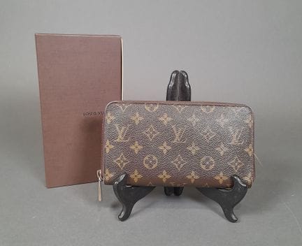 LOUIS VUITTON, PARIS.
Portefeuille en toile Monogr