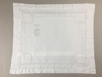 Taie d'oreiller d'enfant en coton blanc ornée de j