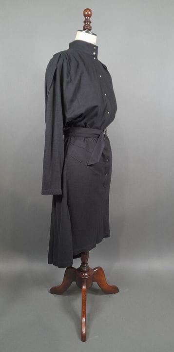 THIERRY MUGLER, PARIS.
Robe à manches longues et c