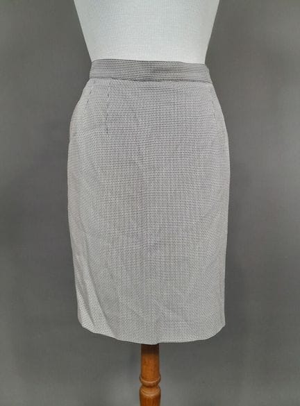 YVES SAINT LAURENT VARIATION, PARIS.
Lot comprenan