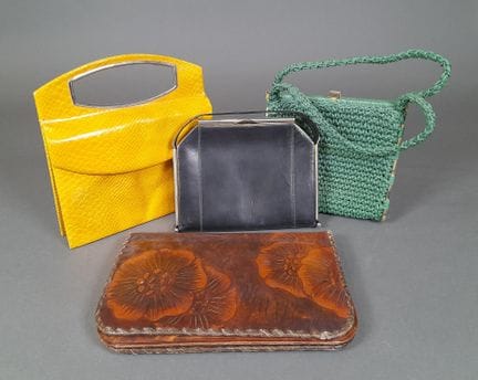 Lot de quatre sacs à main en crochet, cuir et simi