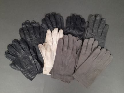 Lote de ocho pares de guantes de piel para hombre,