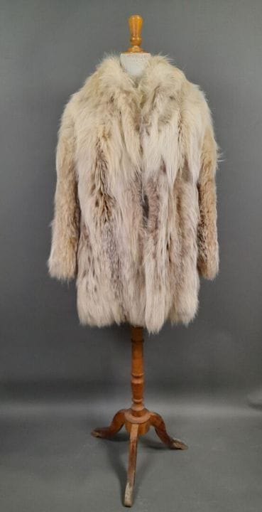 Manteau court en fourrure naturelle imitant le lyn